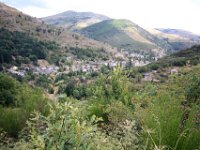 Pont de Montvert,au pied du Mont Lozère site remarquable à la confluence de deux rivières de montagne avec le Tarn. Vieilles maisons qui grimpent vers un Temple.