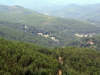 Depuis le chateau de Portes, vue sur la commune de La Vernarède. On reconnaît  la cheminée et les locaux administratifs (aujourd'hui hôtel) de la société minière ainsi que le logis du maître de forges