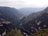 Le canyon du Tarn avec la rivière qui serpente en fond de vallée